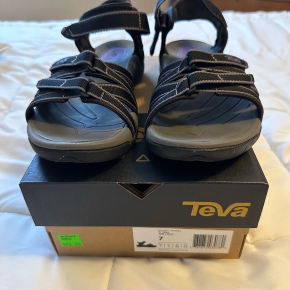 Teva Sandals size 7. - Picture 3 of 4